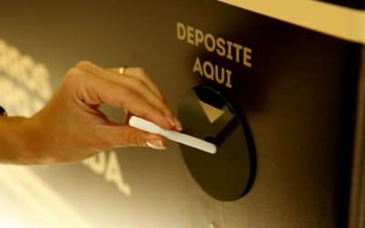 담배를 넣으면 선물이 와르르~ Life Machine